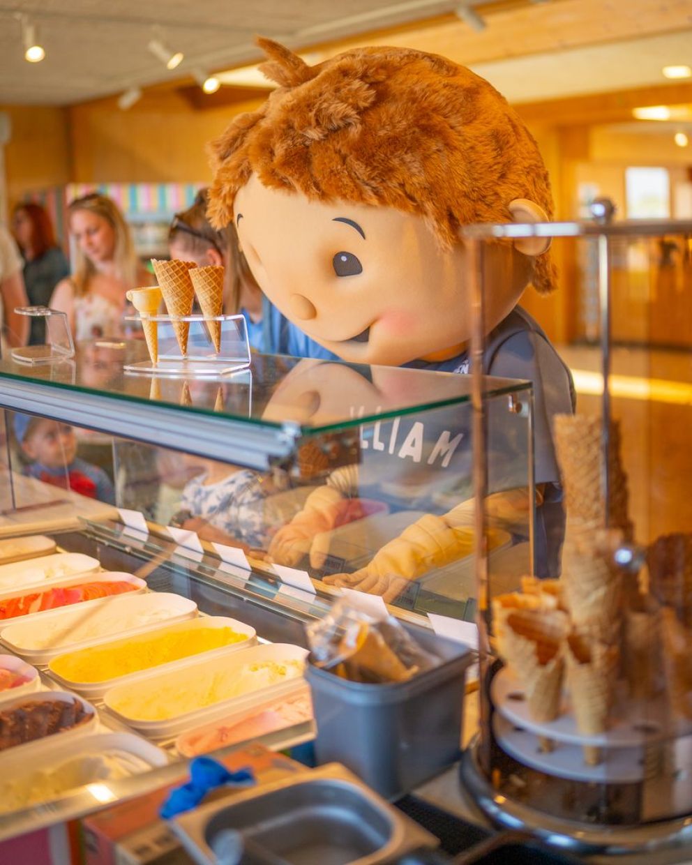 william mascot picking an ice cream